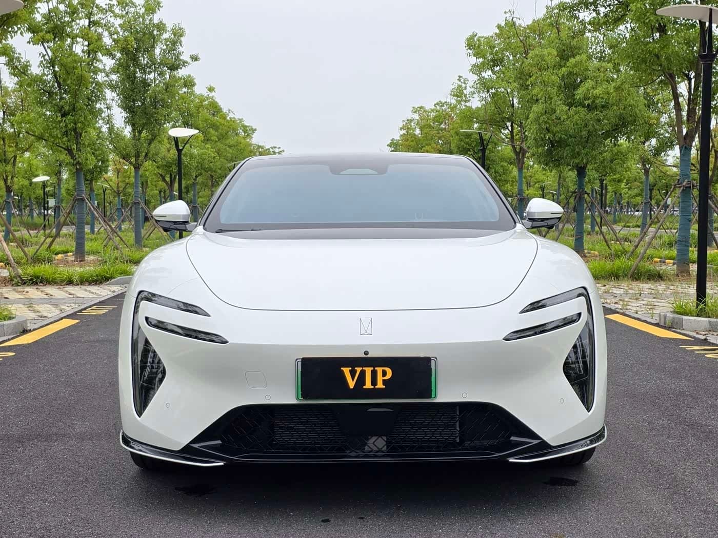 2025 Avatr 06 White, 4,000 km, China export – photo 2