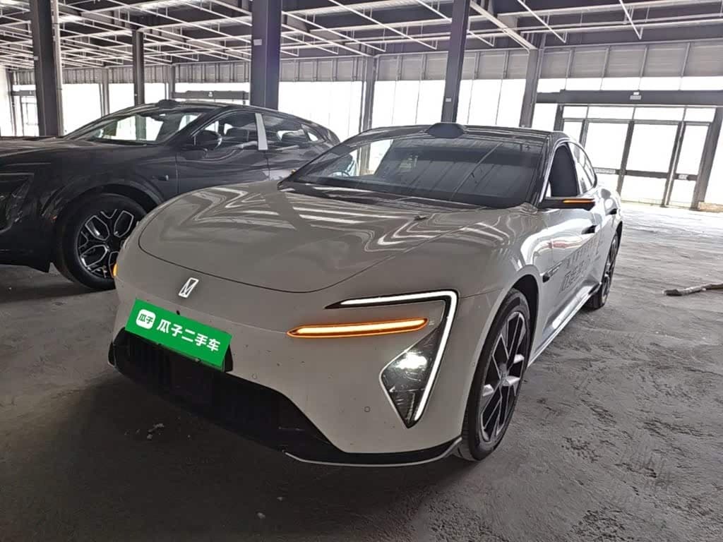 2025 Avatr 06 White, 10,100 km, China export – photo 1