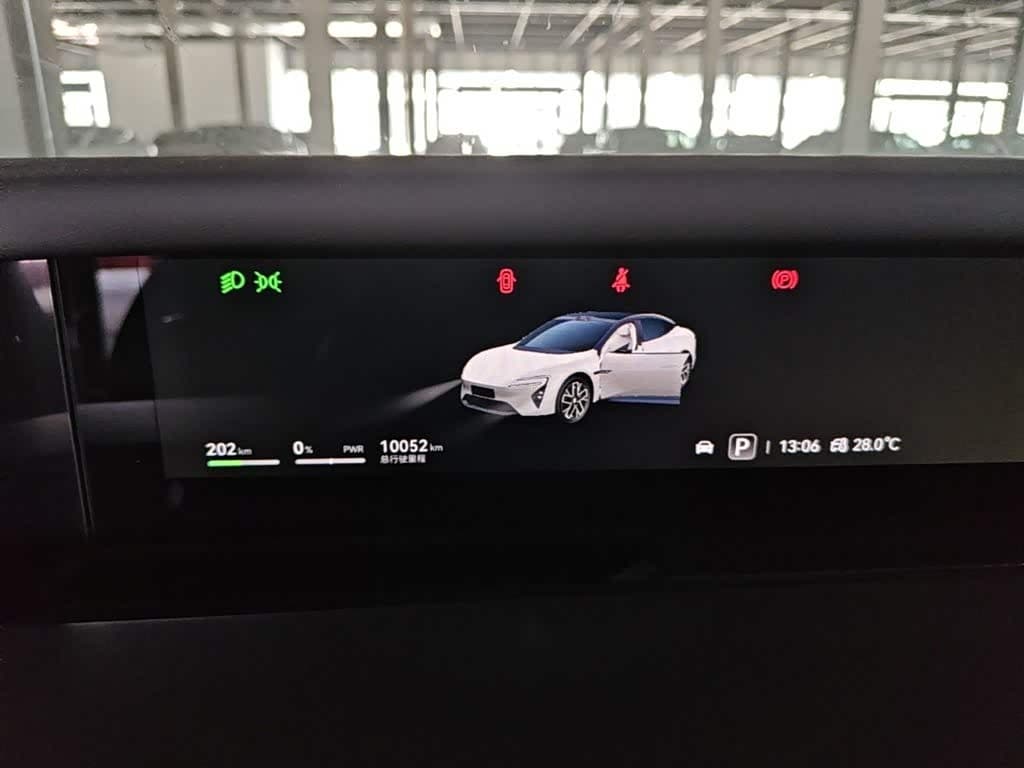 2025 Avatr 06 White, 10,100 km, China export – photo 12