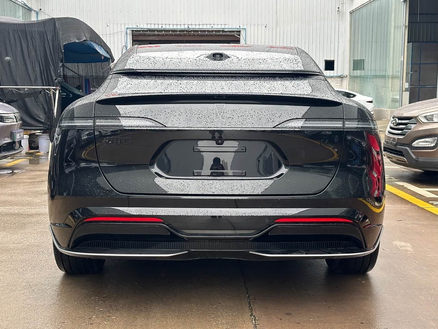 2025 Avatr 06 Black, 300 km, China export – photo 7