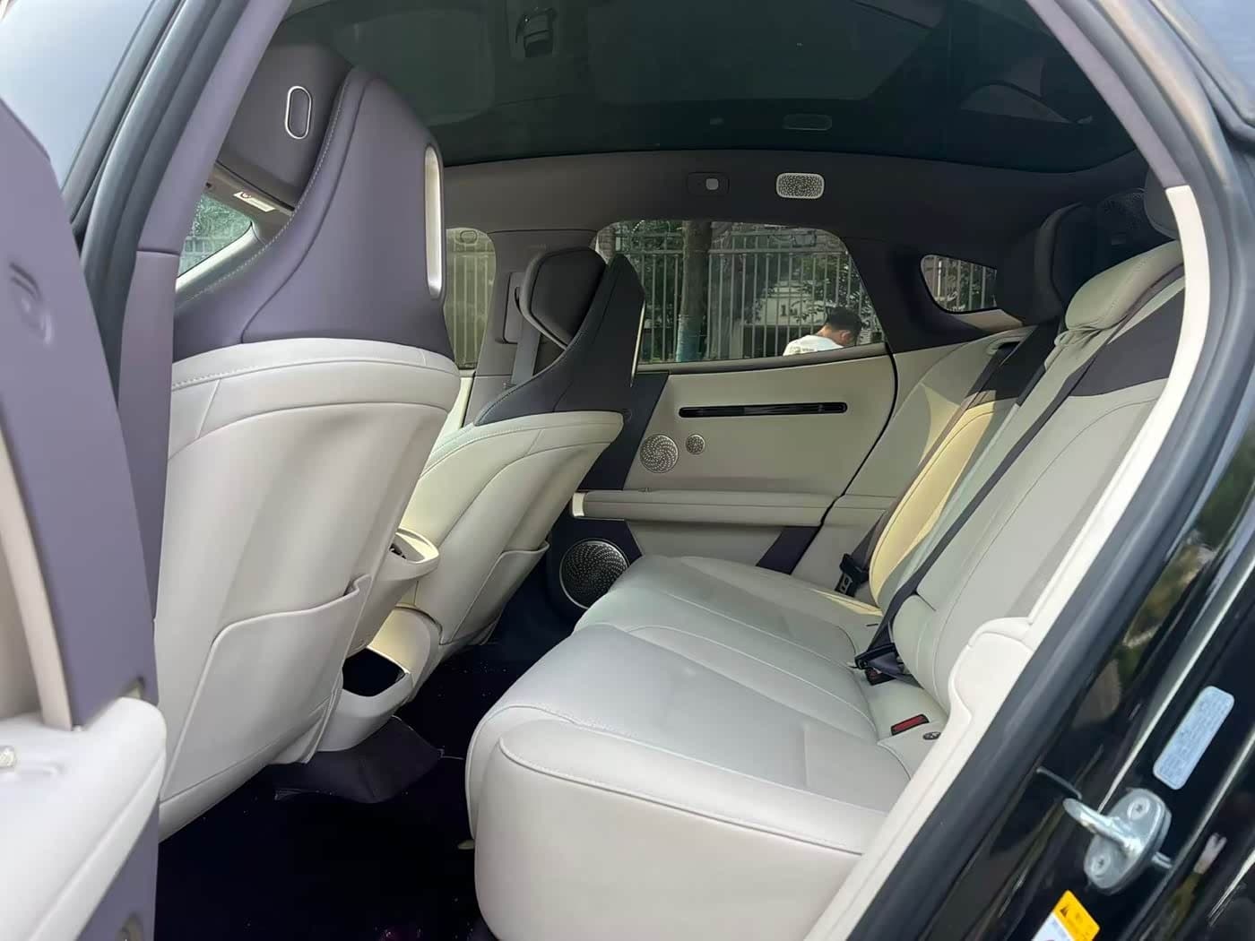 2025 Avatr 06 Black, 8,000 km, China export – photo 6