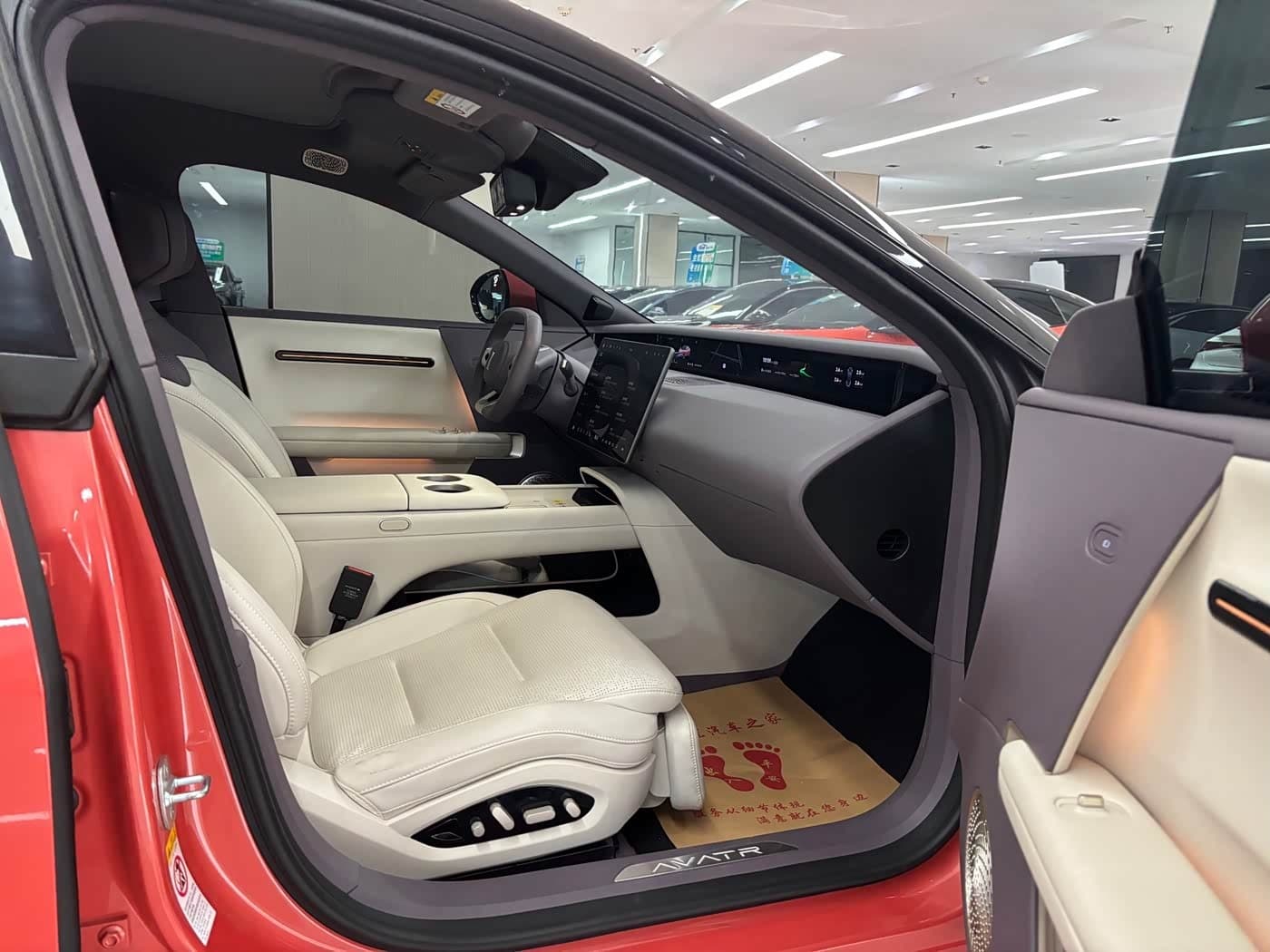 2025 Avatr 06 Red, 11,000 km, China export – photo 14