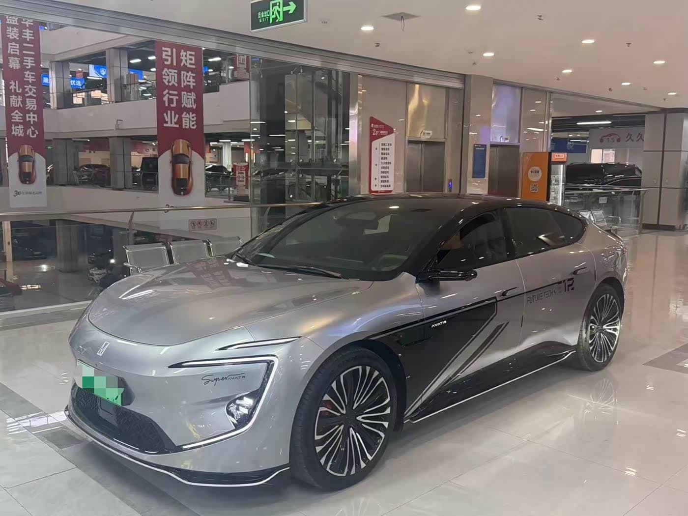 2025 Avatr 12 Champagne, 12,000 km, China export – photo 1