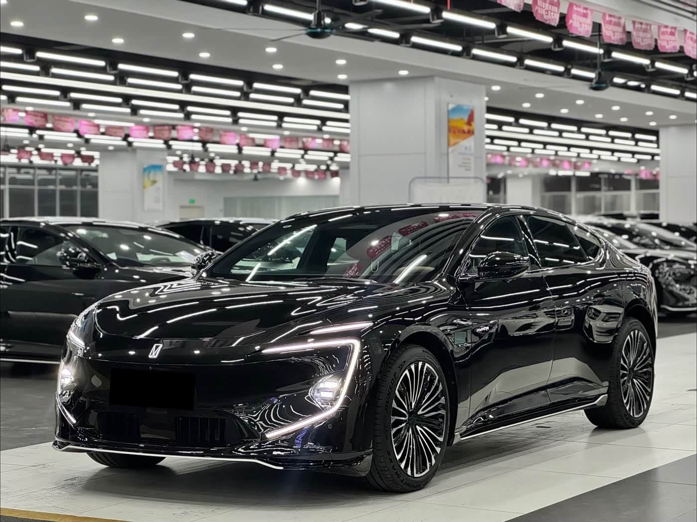 2025 Avatr 12 Black, 5,000 km, China export – photo 1