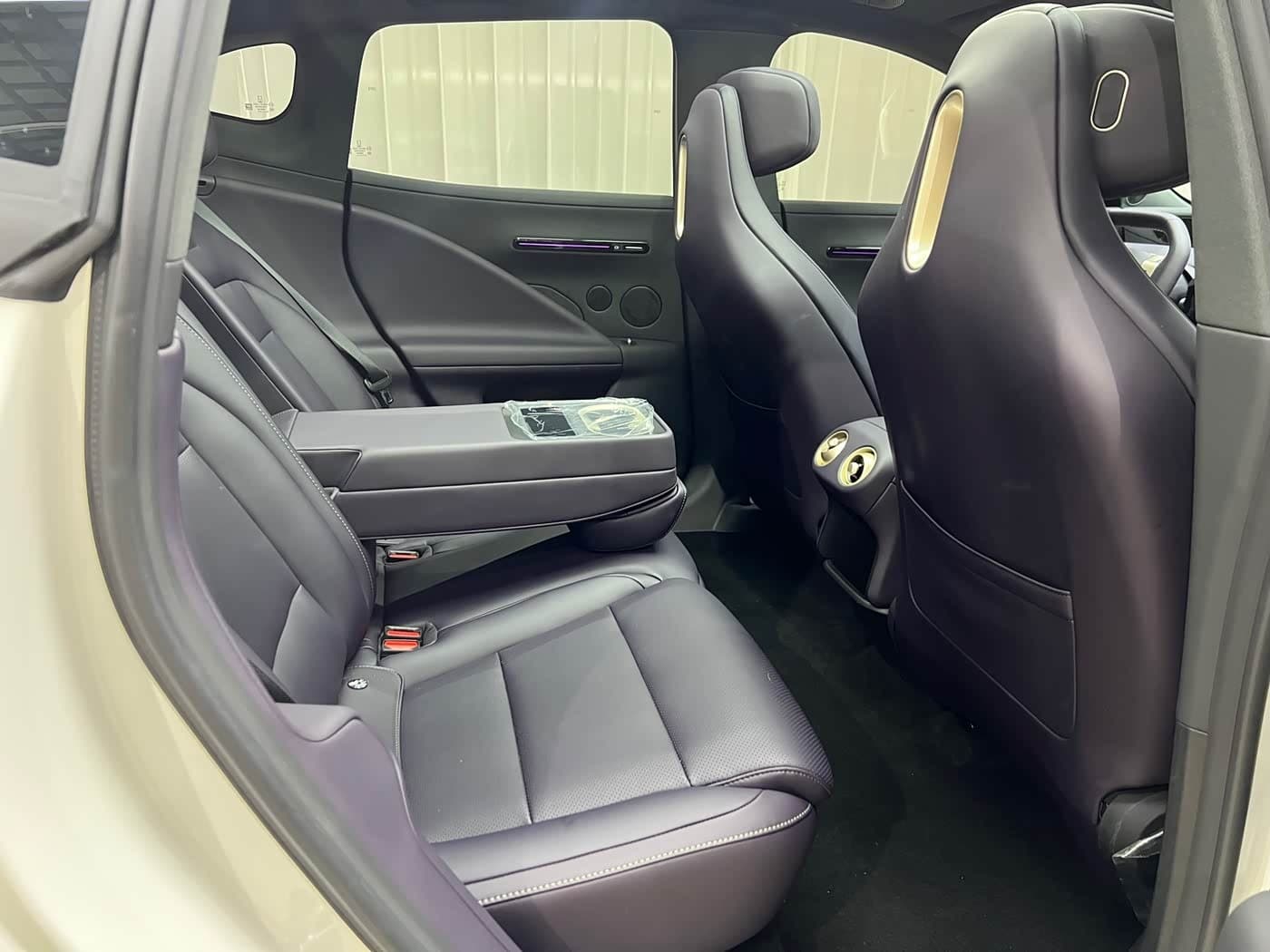 2025 Avatr 07 White, 7,000 km, China export – photo 10