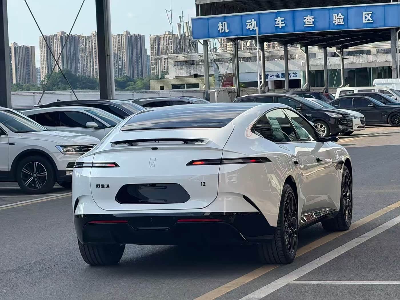 2025 Avatr 12 White, 100 km, China export – photo 13