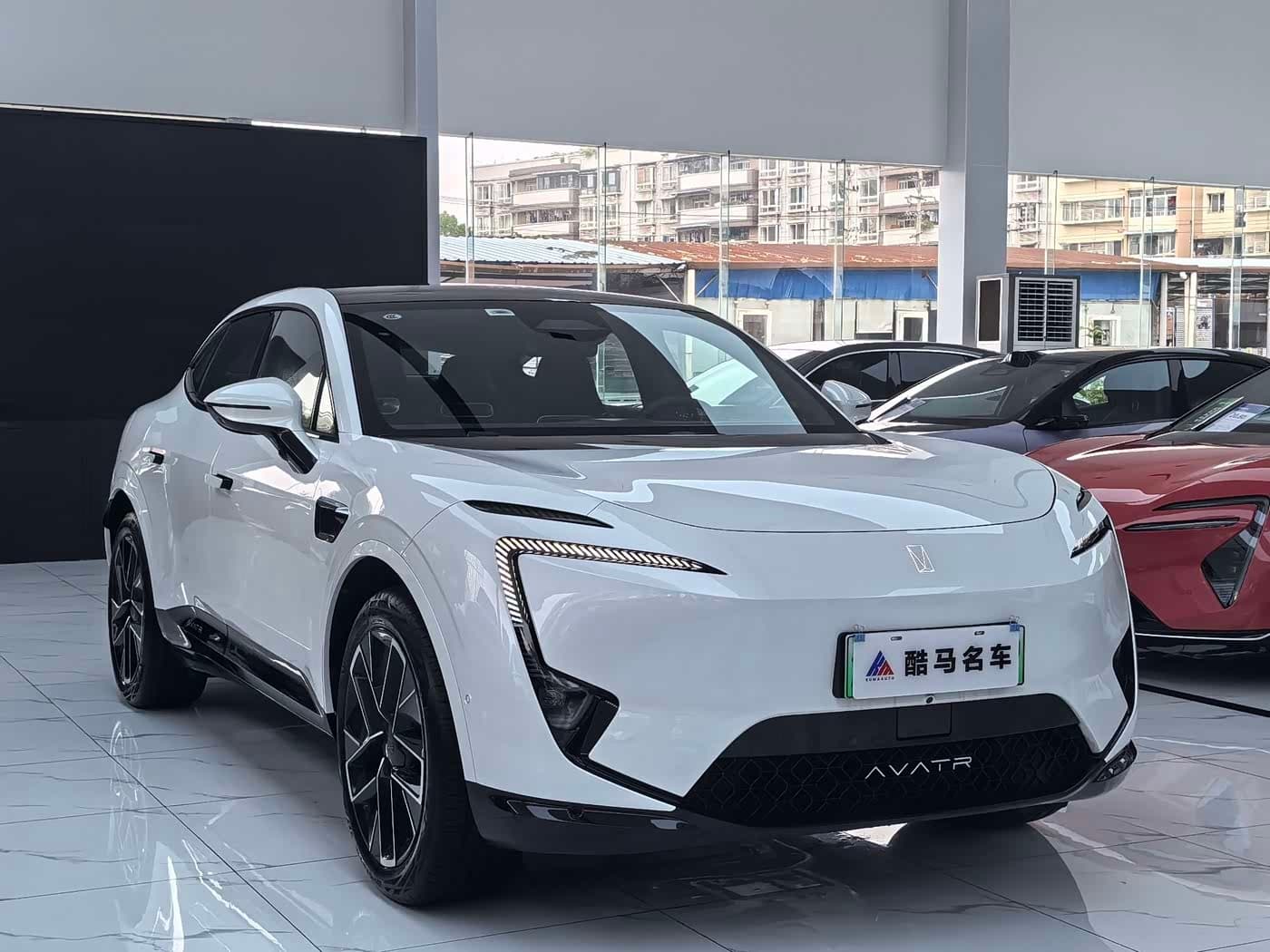 2025 Avatr 11 White, 1,000 km, China export – photo 3