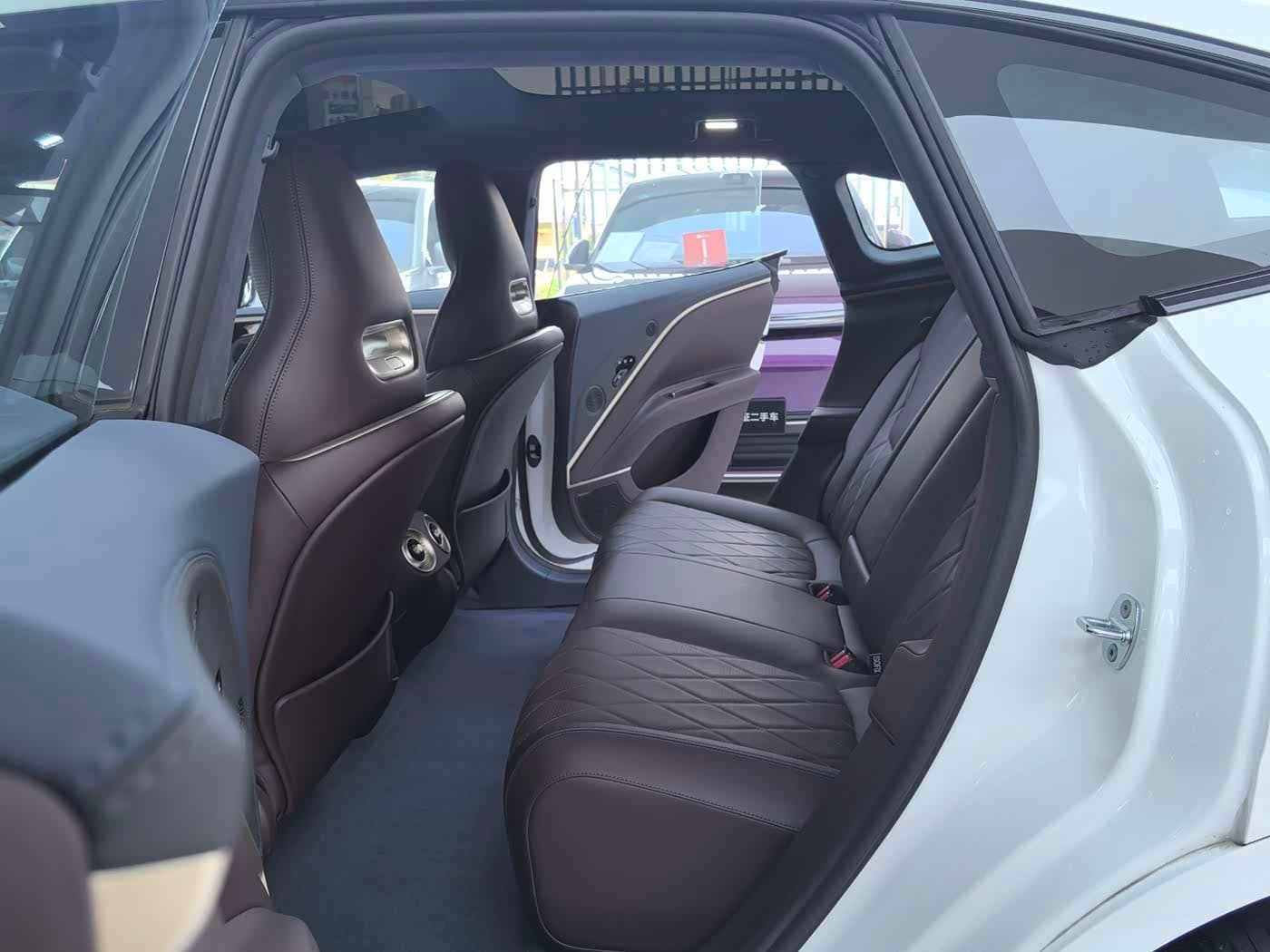 2025 Avatr 11 White, 1,000 km, China export – photo 9