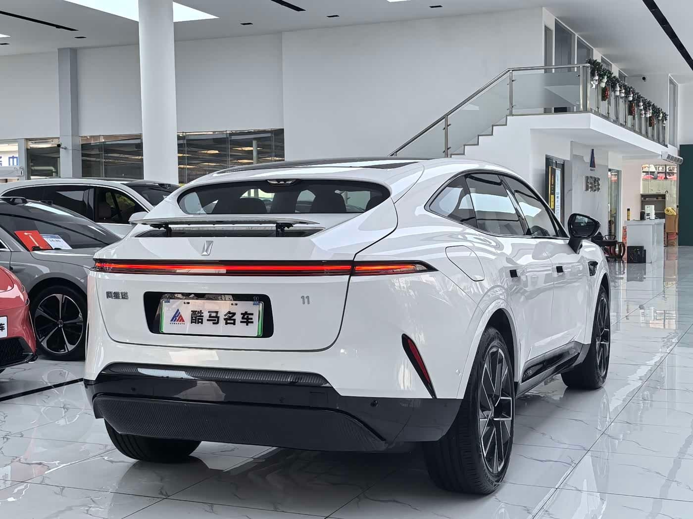 2025 Avatr 11 White, 1,000 km, China export – photo 15