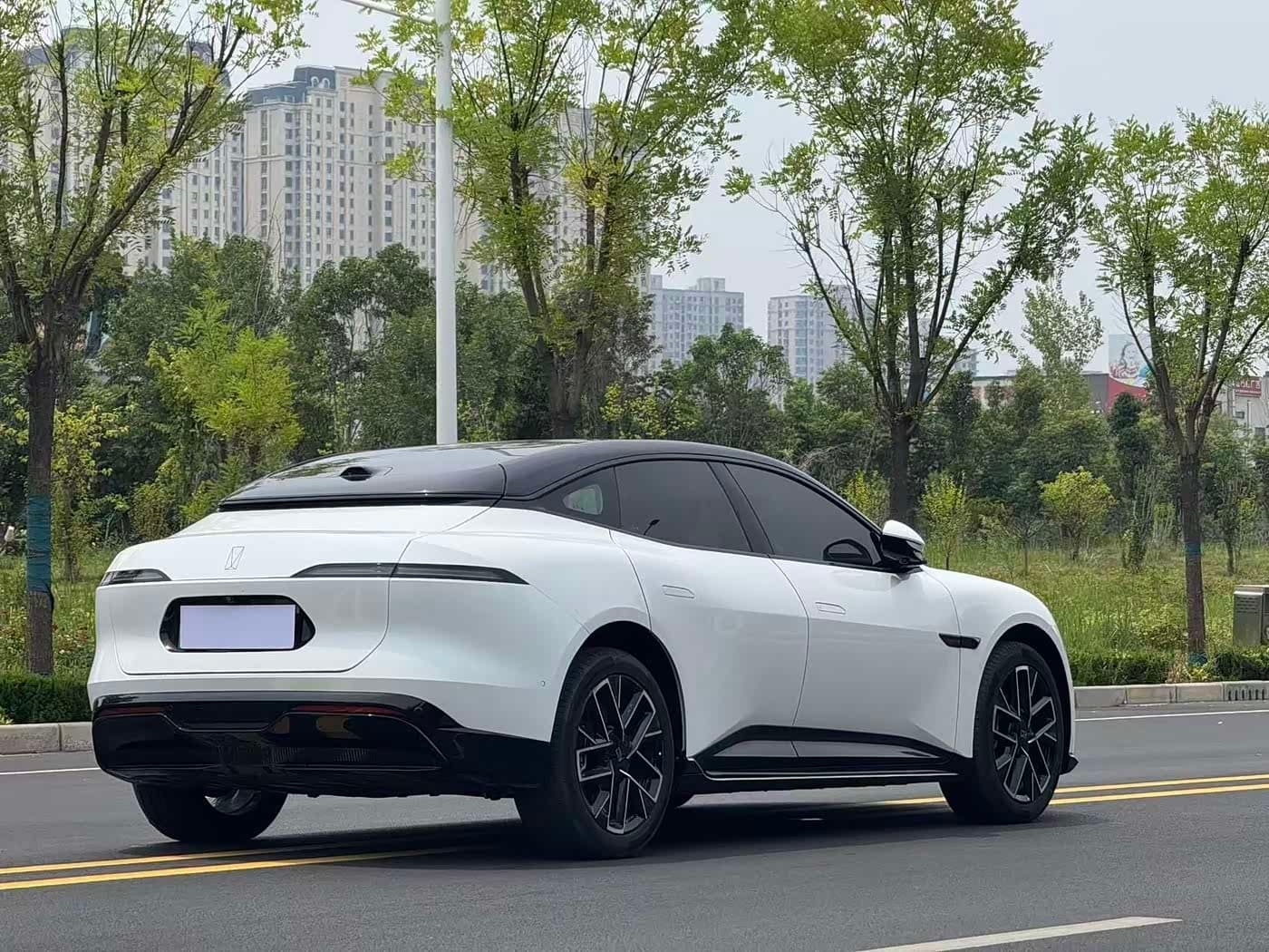 2025 Avatr 06 White, 4,000 km, China export – photo 7