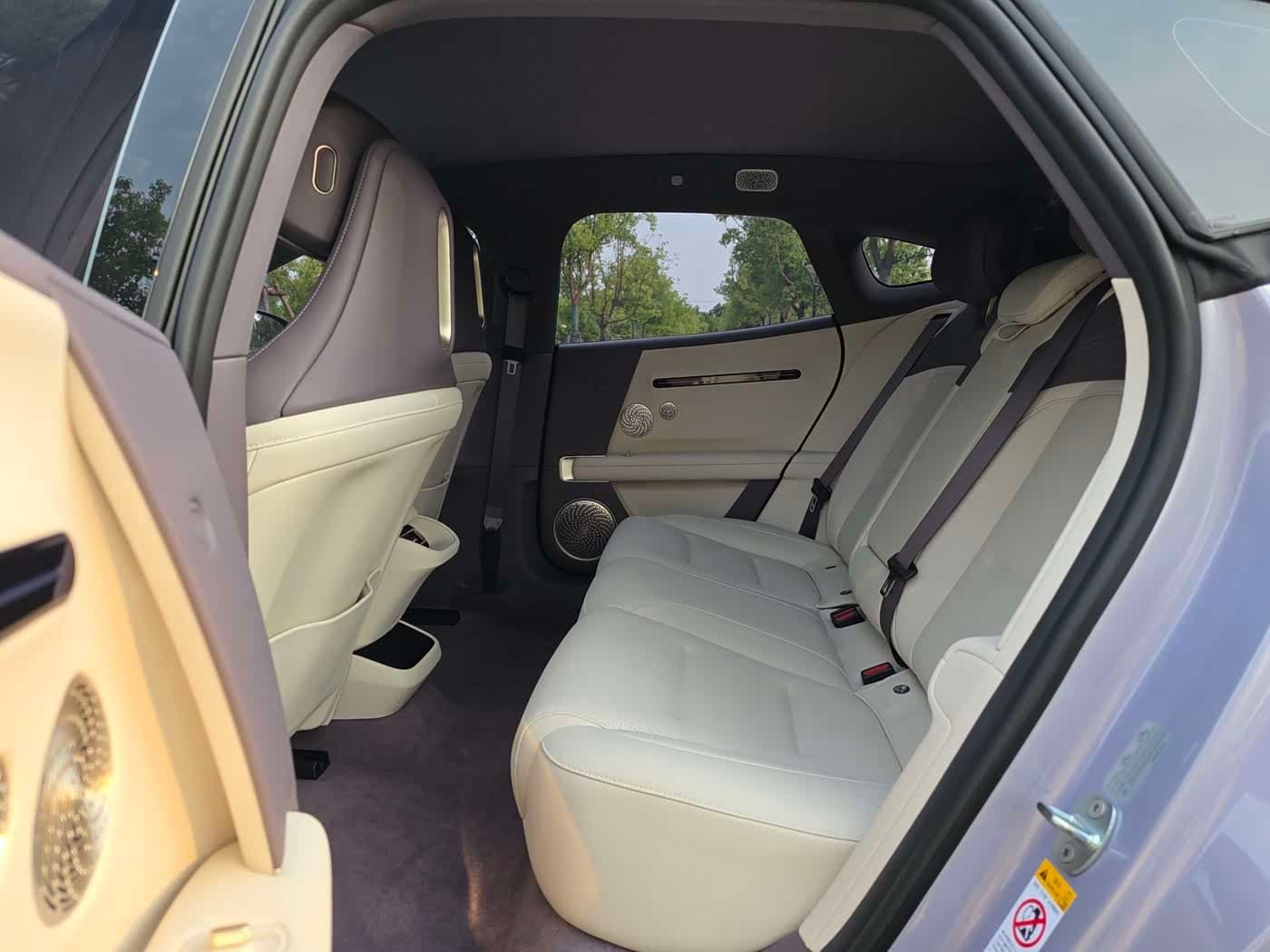 2025 Avatr 06 Gris Plata, 9,000 km, China export – photo 15