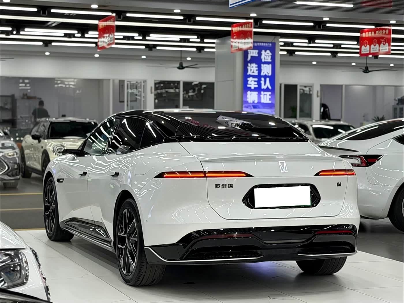 2025 Avatr 06 White, 10,000 km, China export – photo 4