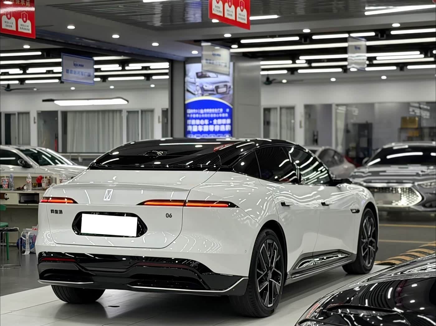 2025 Avatr 06 White, 10,000 km, China export – photo 6