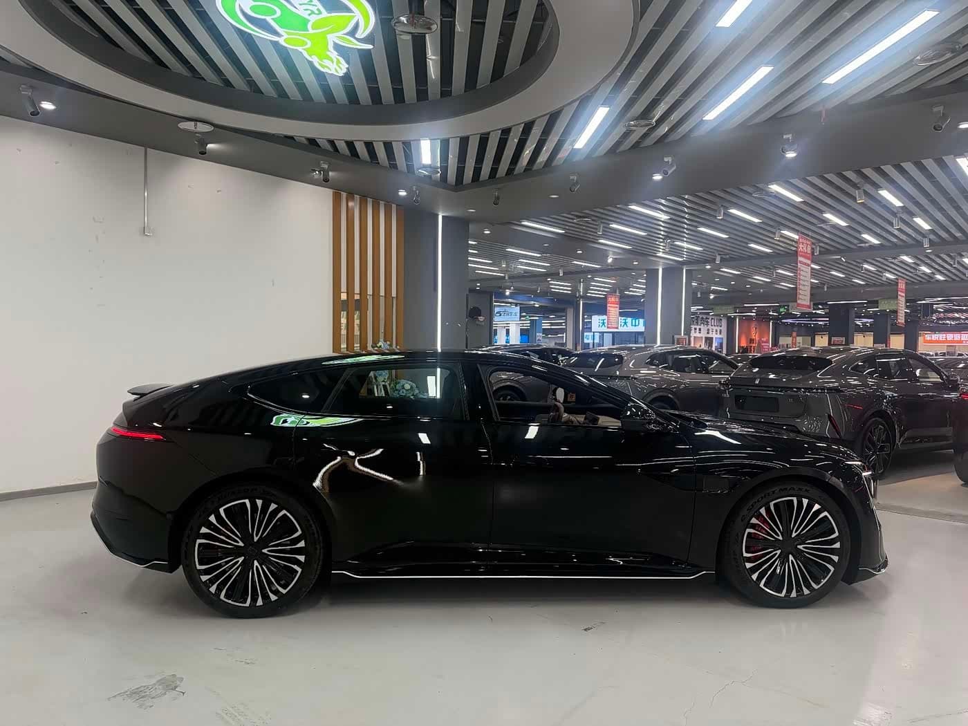 2025 Avatr 12 Black, 10,000 km, China export – photo 18