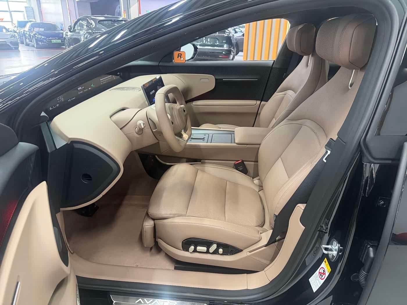 2025 Avatr 12 Black, 10,000 km, China export – photo 5