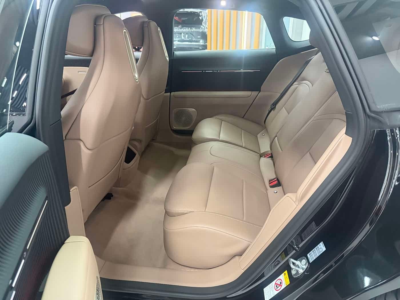 2025 Avatr 12 Black, 10,000 km, China export – photo 8
