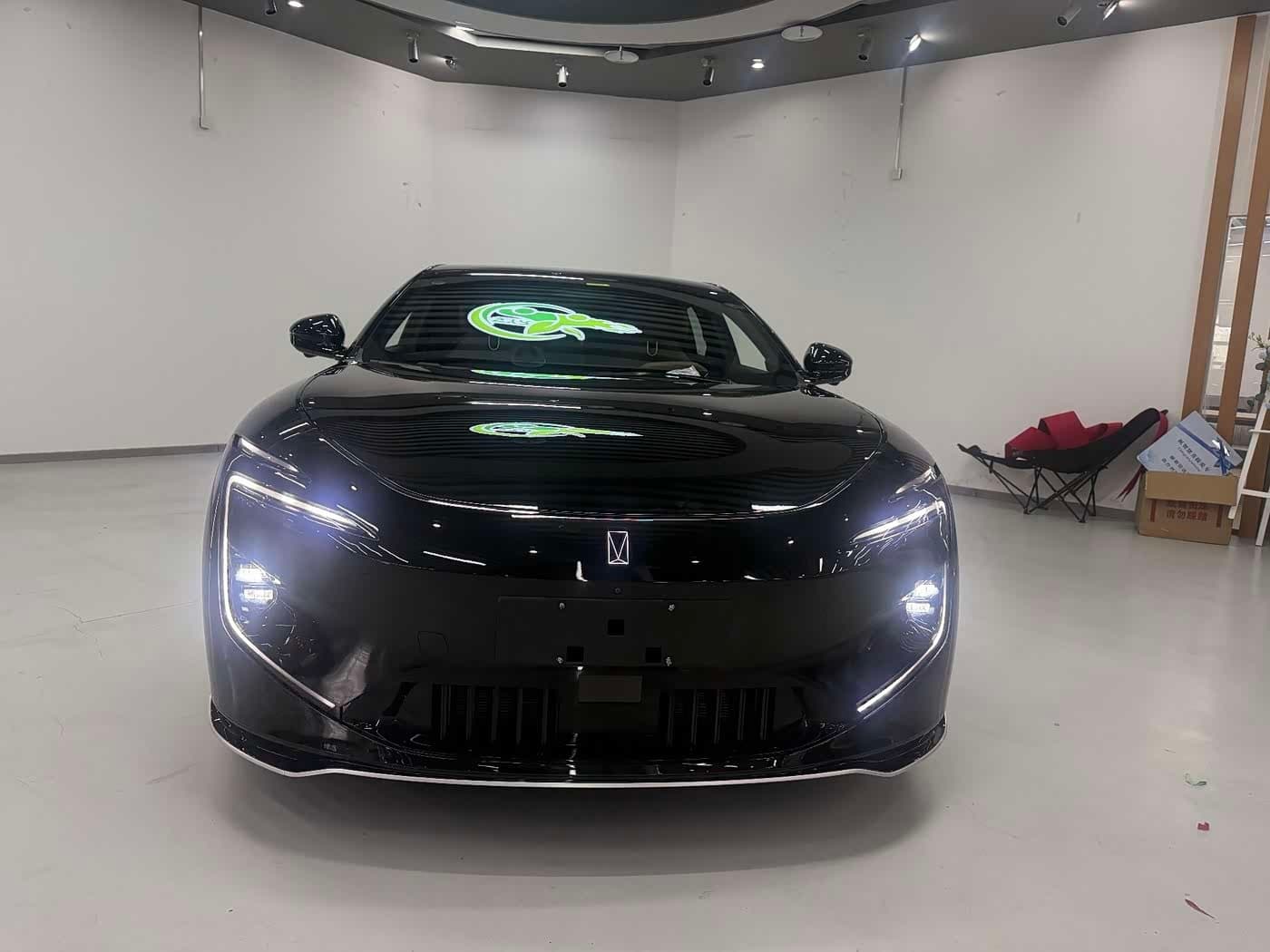 2025 Avatr 12 Black, 10,000 km, China export – photo 3