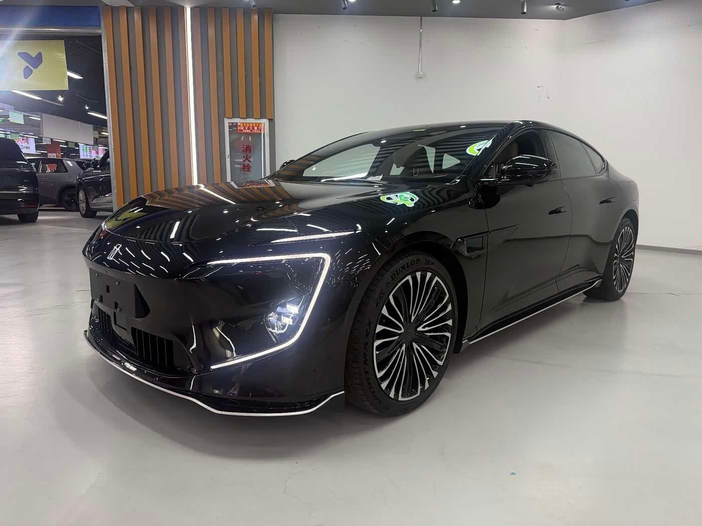 2025 Avatr 12 Black, 10,000 km, China export – photo 1
