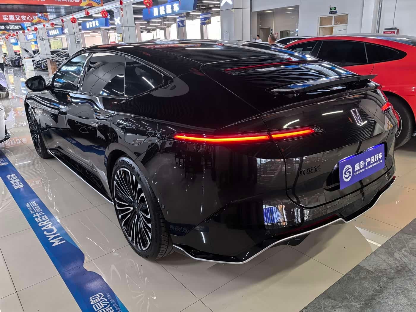 2025 Avatr 12 Black, 5,000 km, China export – photo 7