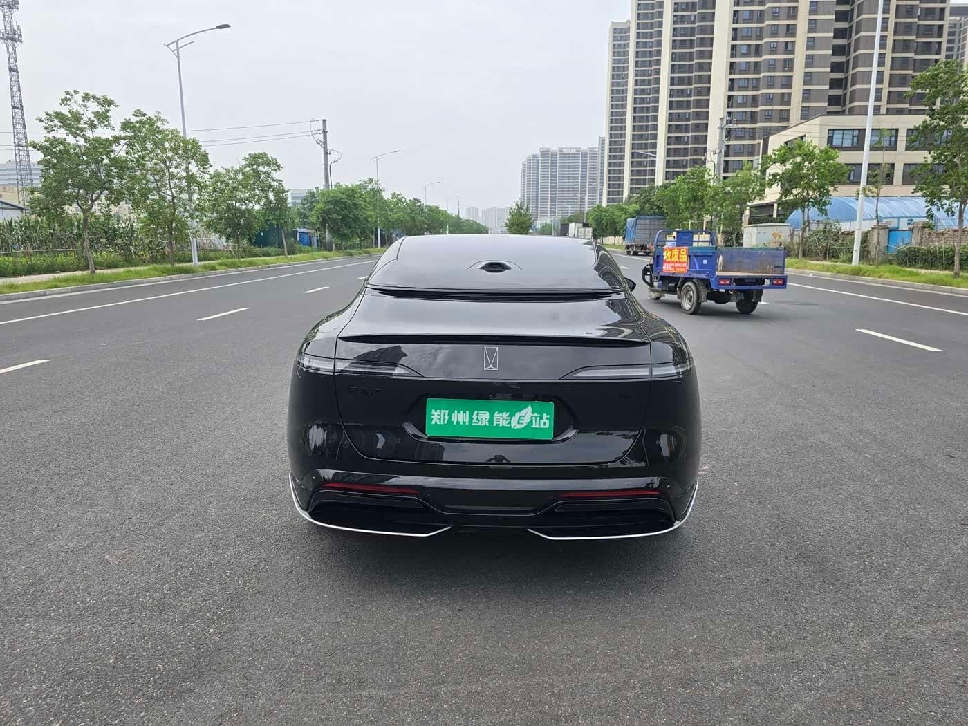 2025 Avatr 06 Gris Argenté, 3,900 km, China export – photo 8