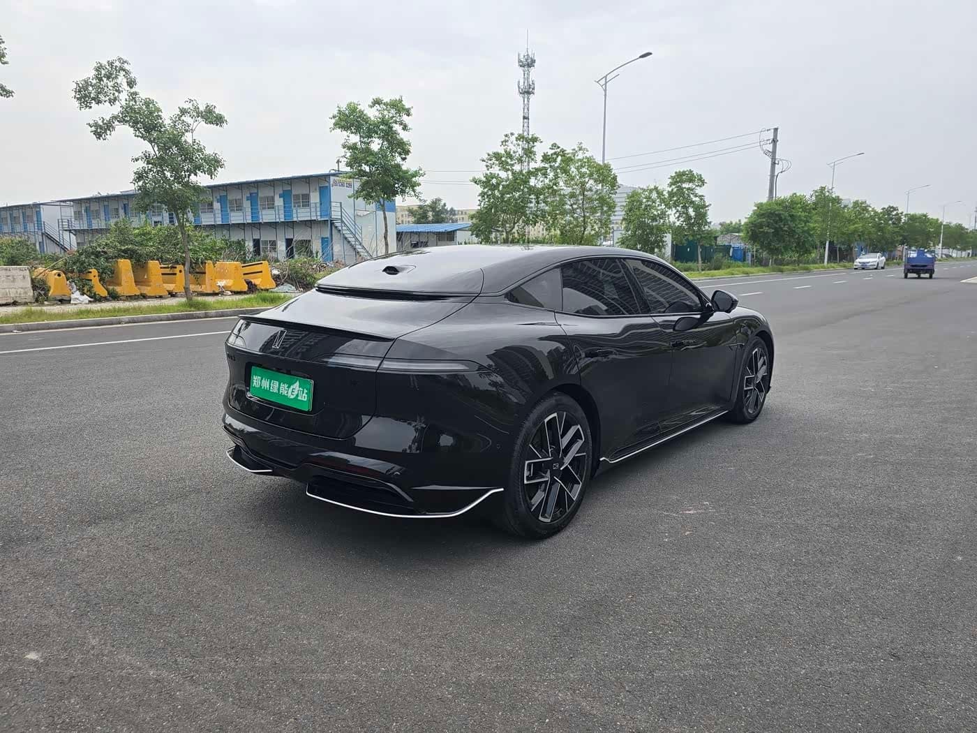 2025 Avatr 06 Gris Argenté, 3,900 km, China export – photo 9