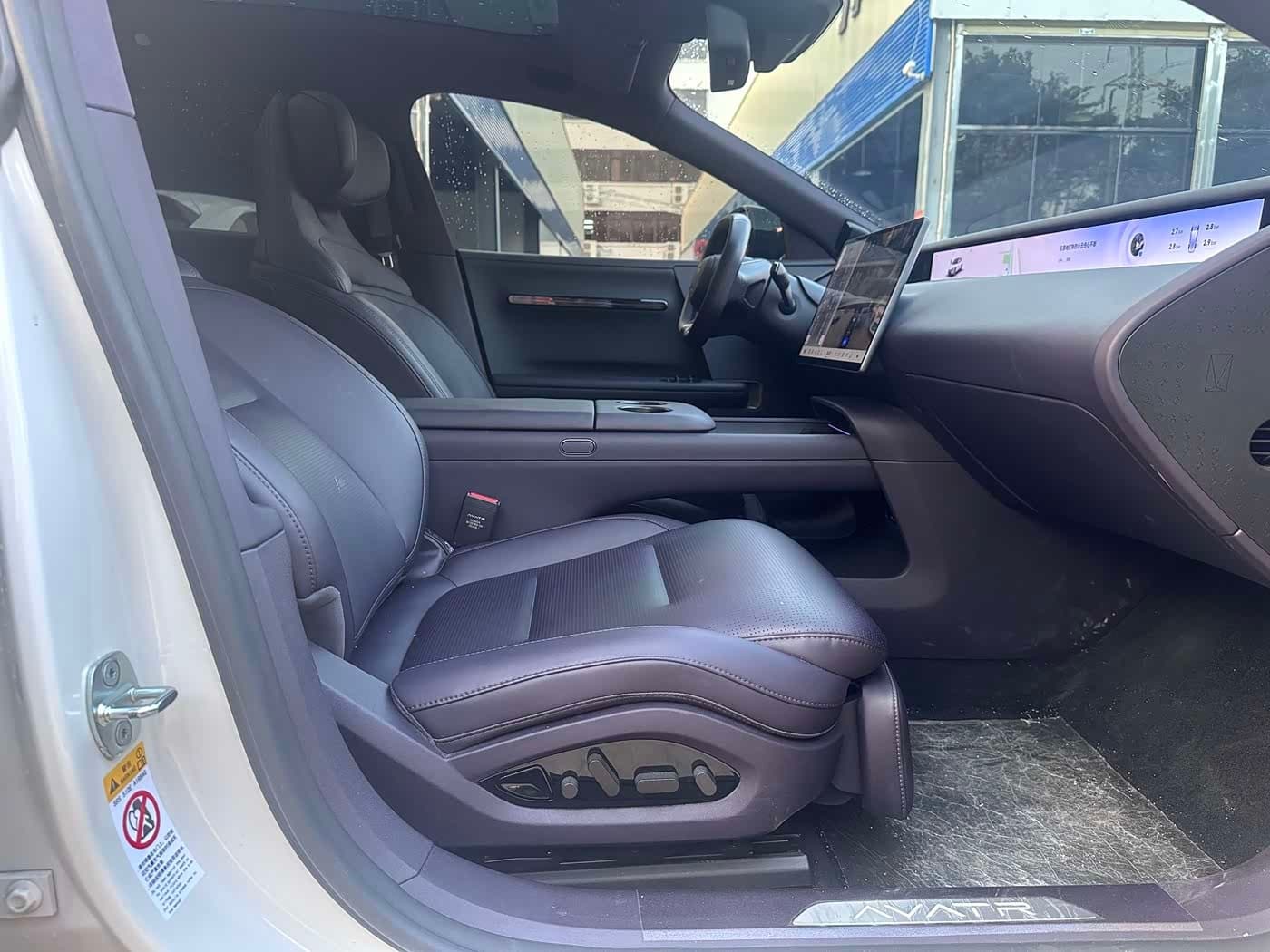 2025 Avatr 06 White, 26,000 km, China export – photo 15