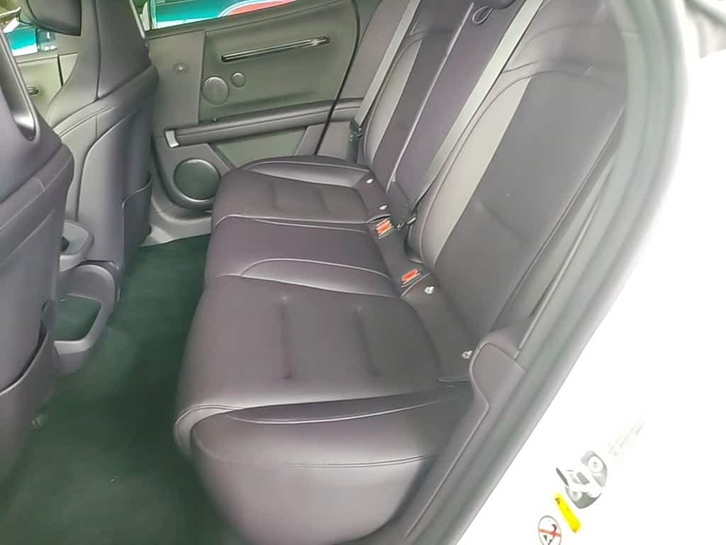 2025 Avatr 06 White, 11,600 km, China export – photo 17