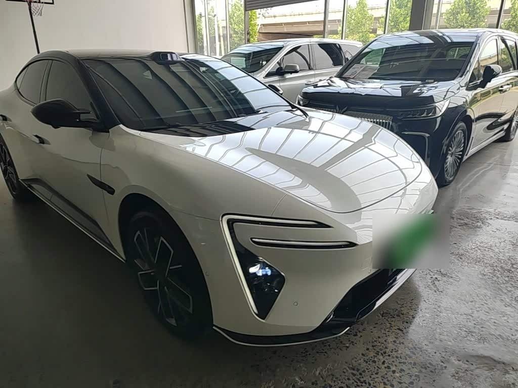 2025 Avatr 06 White, 11,600 km, China export – photo 4