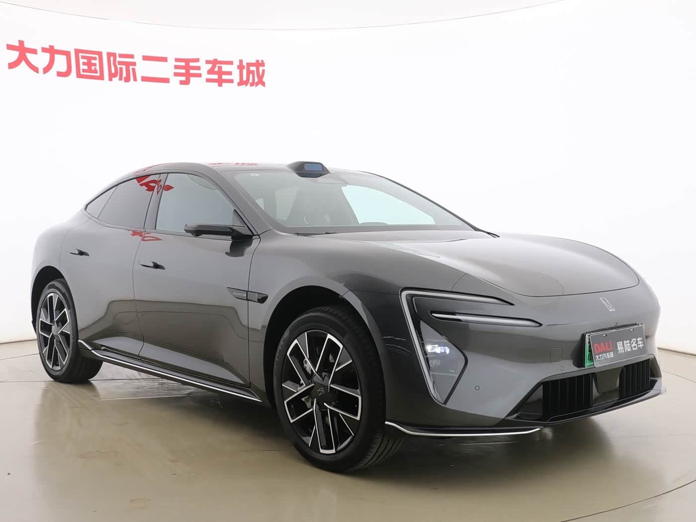 2025 Avatr 06 Silbergrau, 7,900 km, China export – photo 3