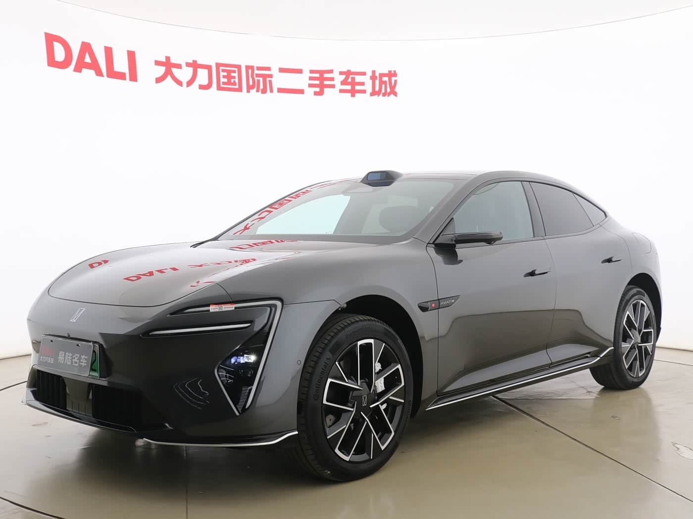2025 Avatr 06 Silbergrau, 7,900 km, China export – photo 1