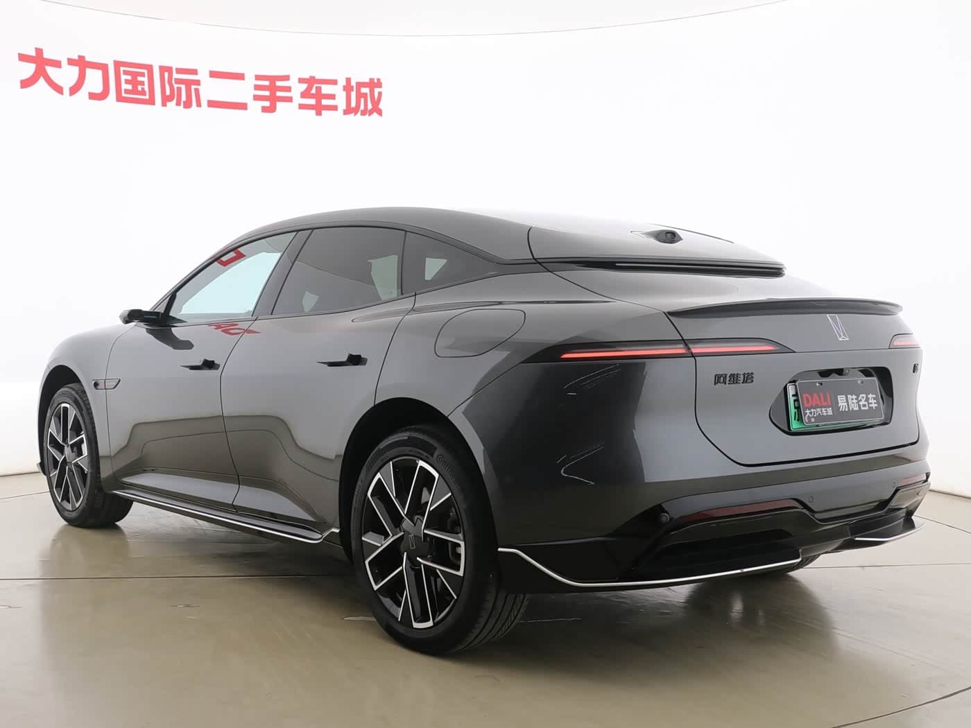 2025 Avatr 06 Silbergrau, 7,900 km, China export – photo 15