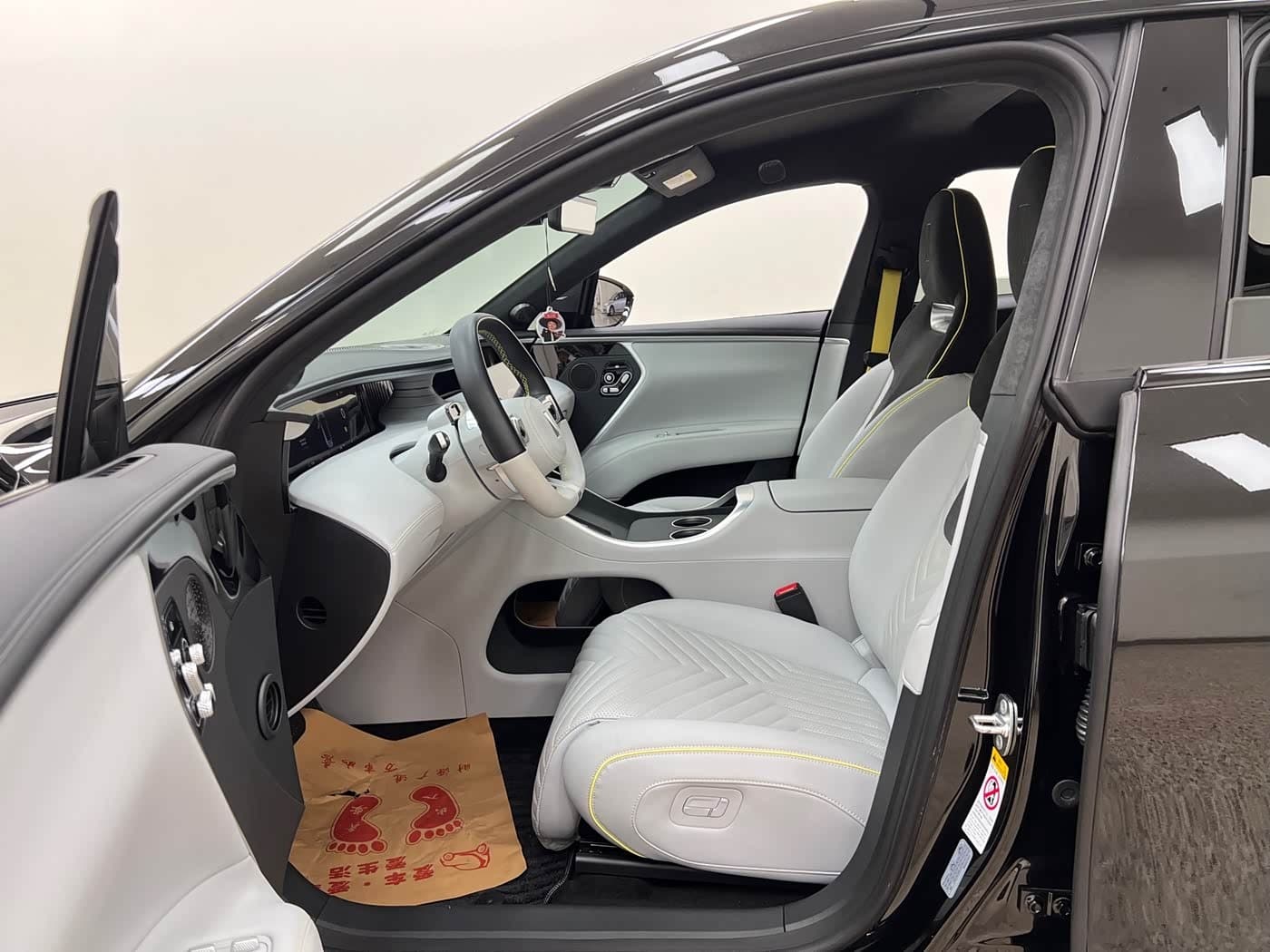 2025 Avatr 11 Black, 13,800 km, China export – photo 16