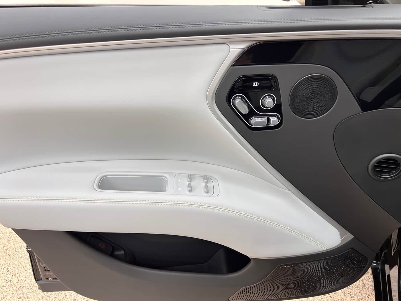 2025 Avatr 11 Black, 13,800 km, China export – photo 13