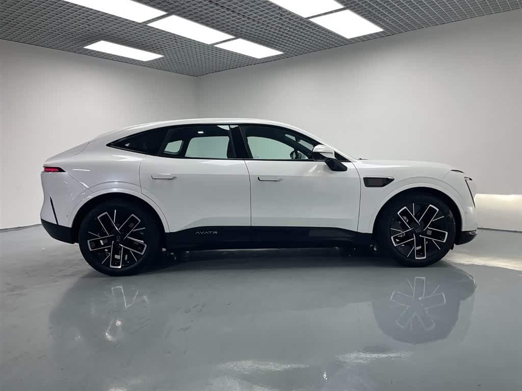 2025 Avatr 11 White, 15,200 km, China export – photo 4