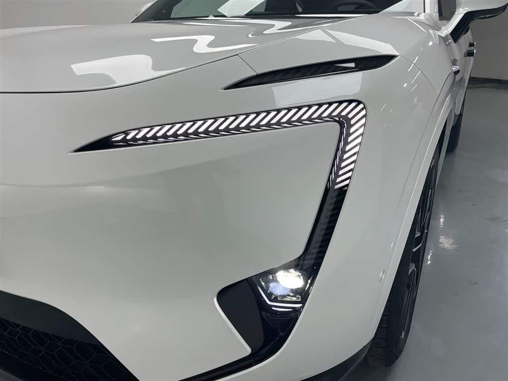 2025 Avatr 11 White, 15,200 km, China export – photo 13