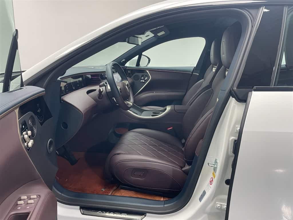 2025 Avatr 11 White, 15,200 km, China export – photo 14