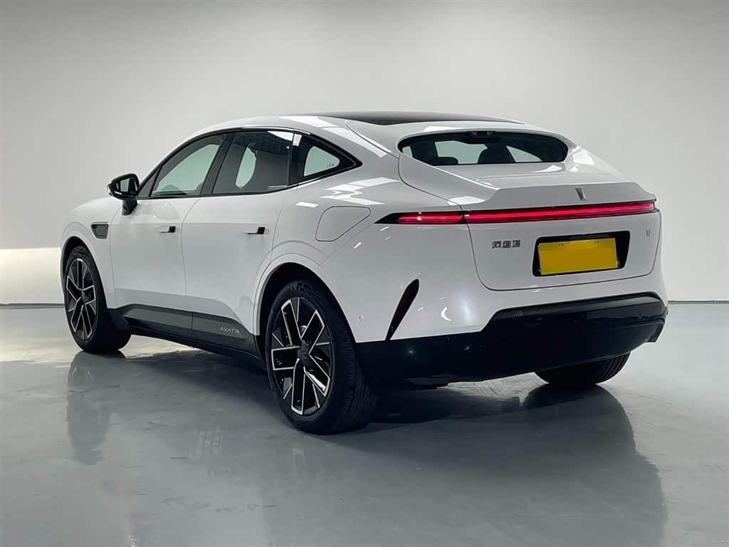 2025 Avatr 11 White, 15,200 km, China export – photo 8
