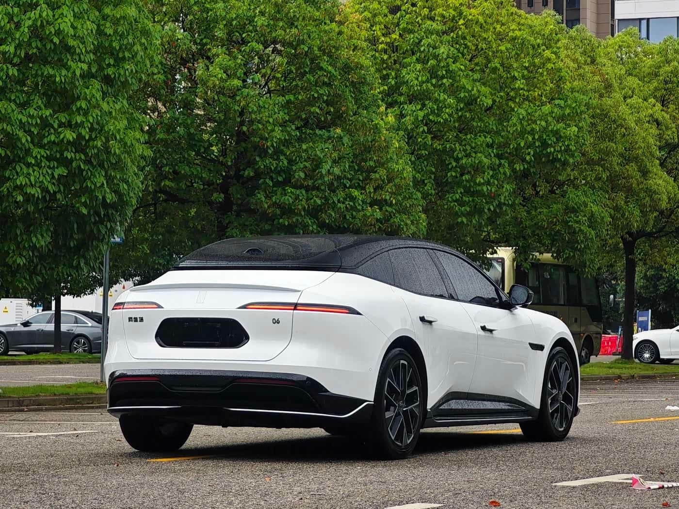 2025 Avatr 06 White, 10,000 km, China export – photo 10