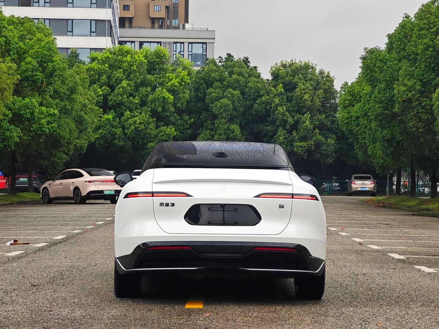 2025 Avatr 06 White, 10,000 km, China export – photo 9