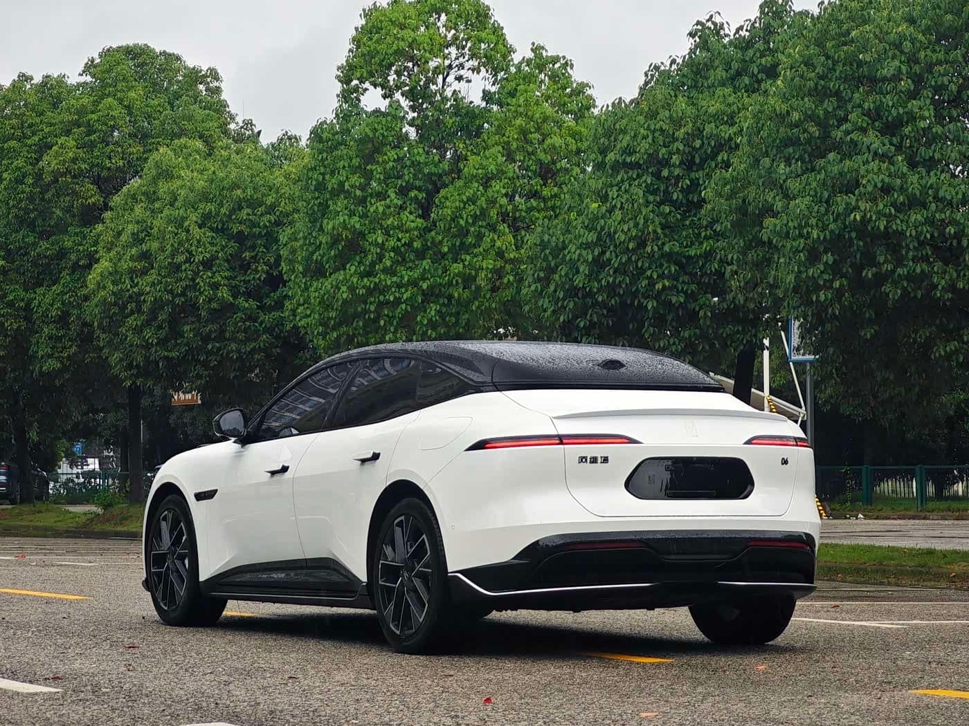 2025 Avatr 06 White, 10,000 km, China export – photo 8