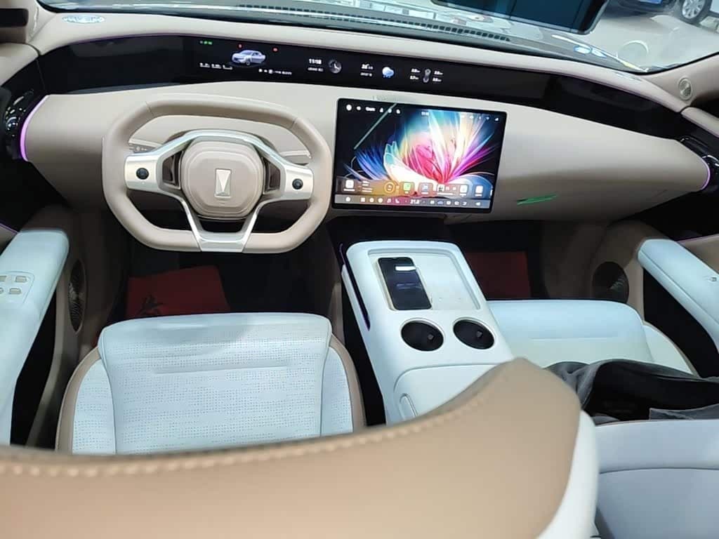2025 Avatr 07 Silbergrau, 11,700 km, China export – photo 10