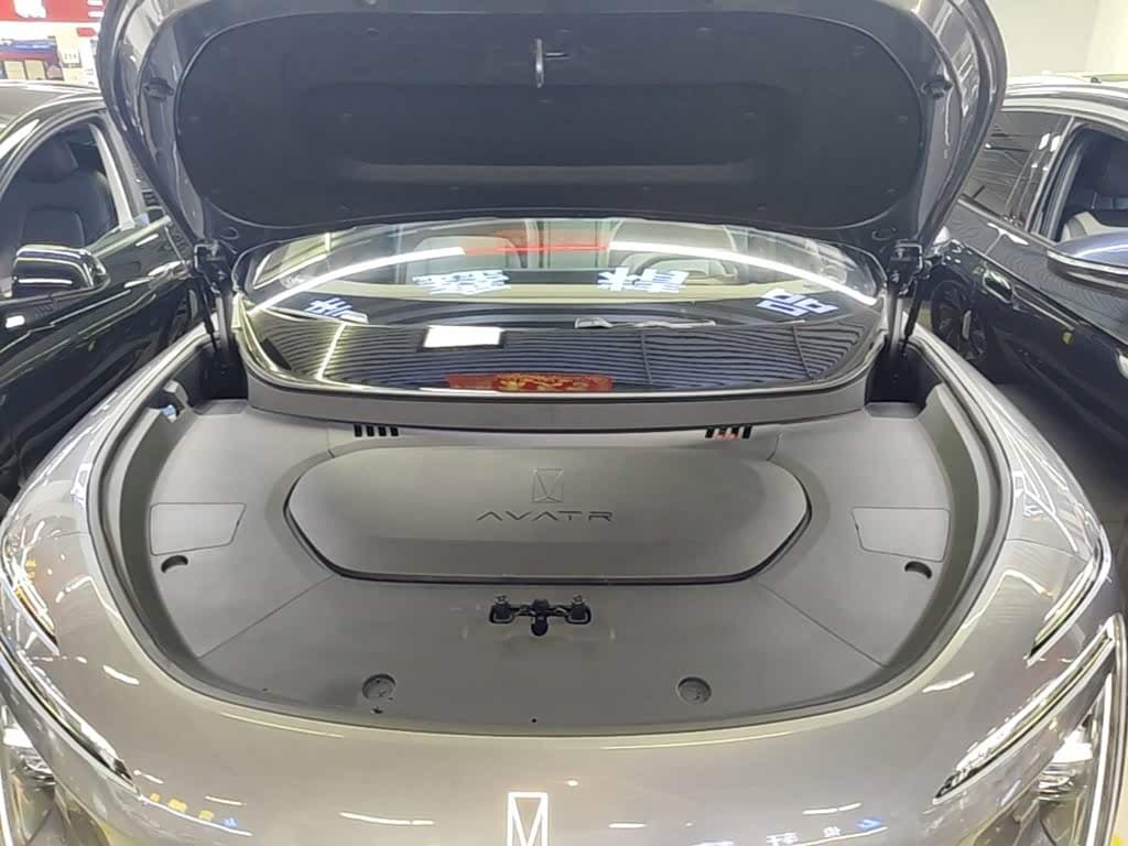 2025 Avatr 07 Silbergrau, 11,700 km, China export – photo 20