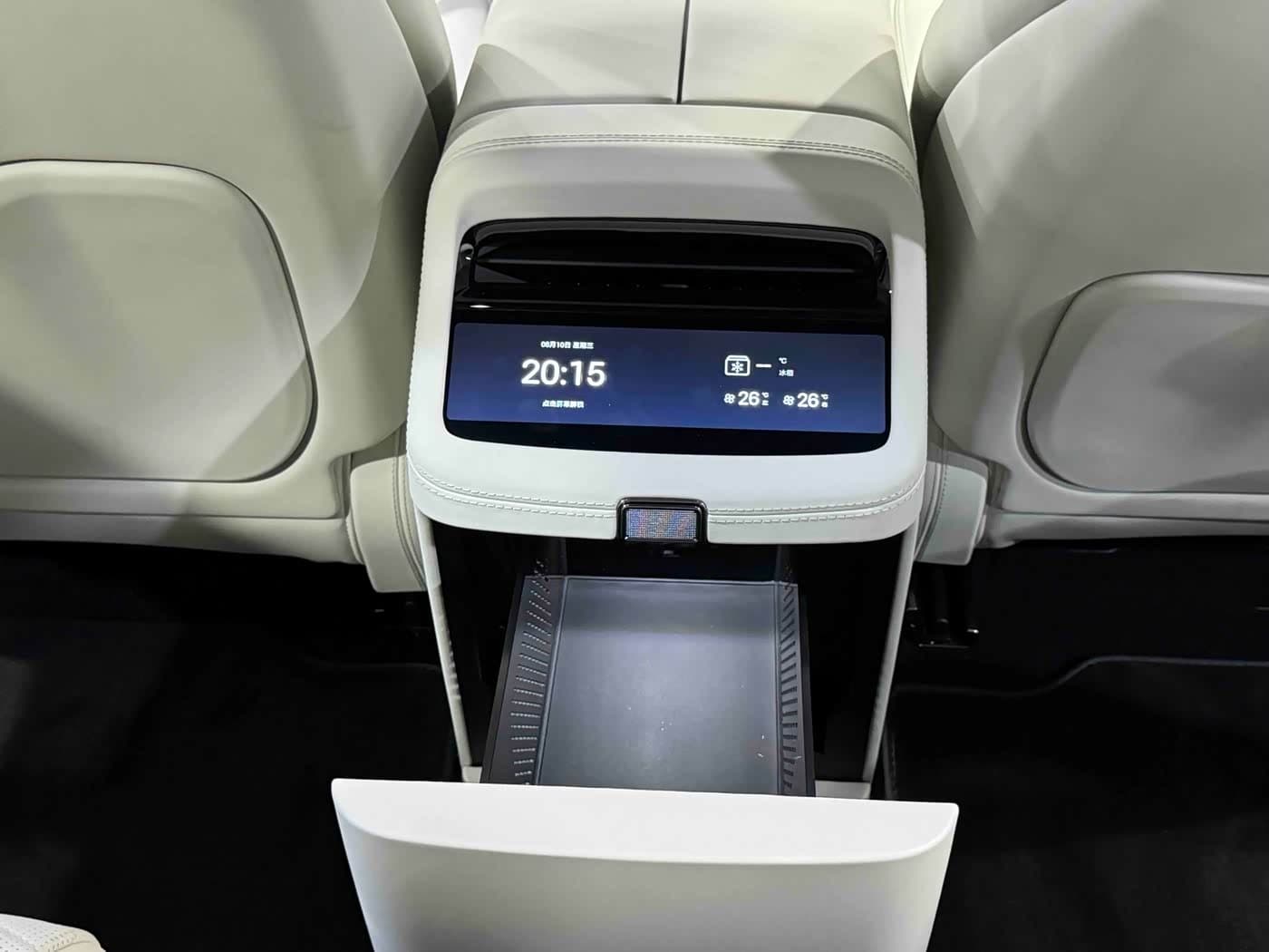 2025 Yangwang U7 White, 3,800 km, China export – photo 13