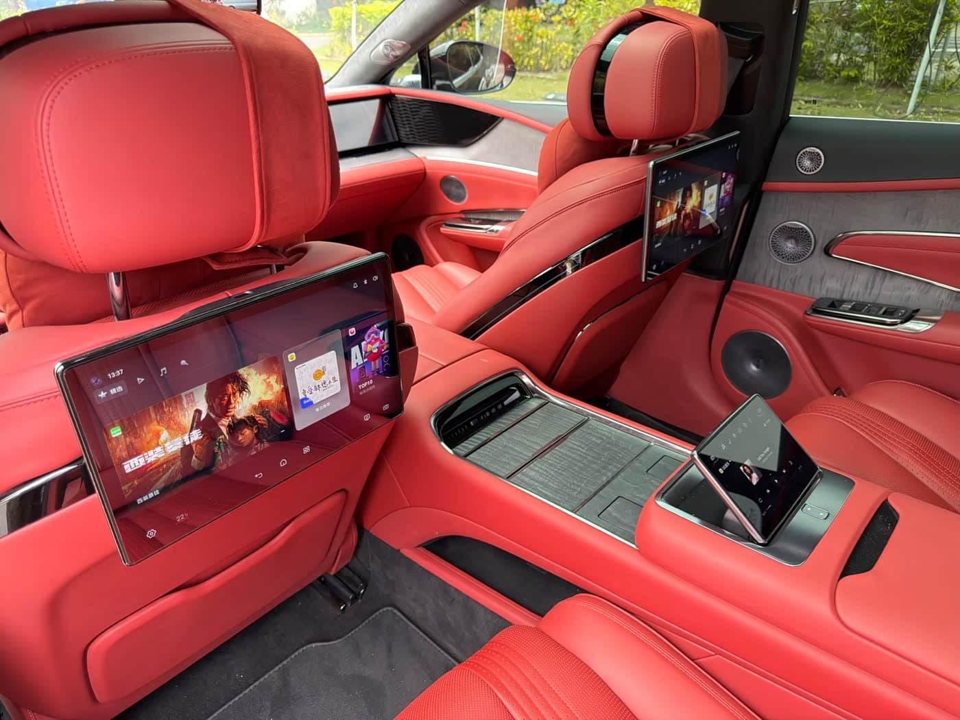 2025 Yangwang U7 Black, 8,300 km, China export – photo 12