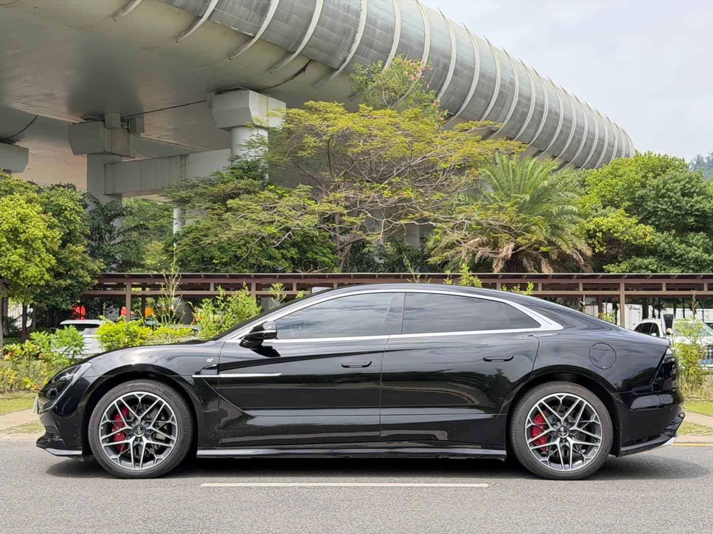 2025 Yangwang U7 Black, 8,300 km, China export – photo 7