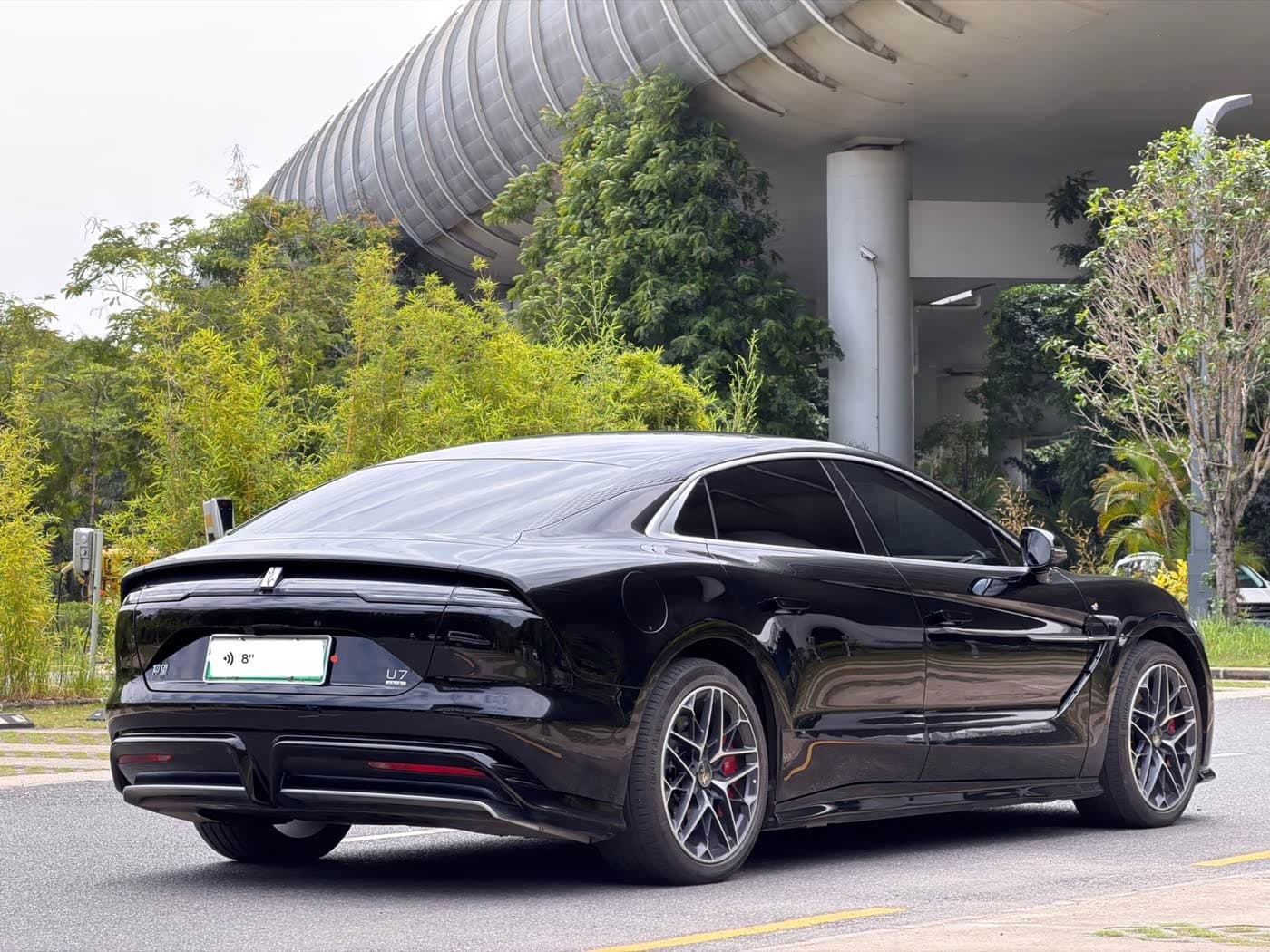 2025 Yangwang U7 Black, 8,300 km, China export – photo 6