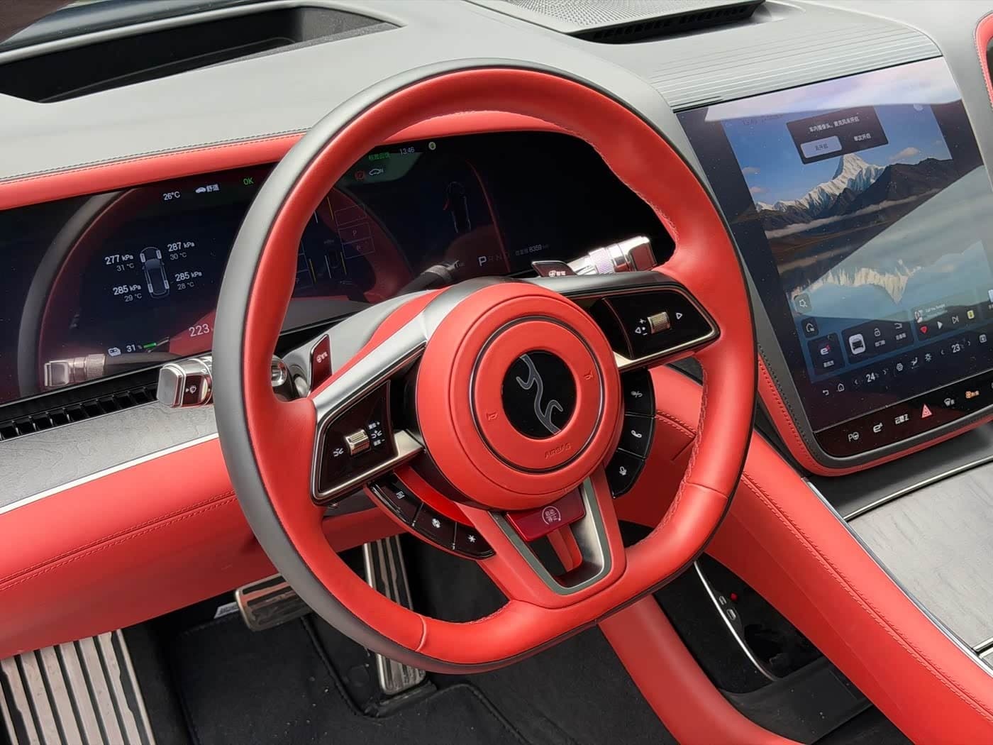2025 Yangwang U7 Black, 8,300 km, China export – photo 19