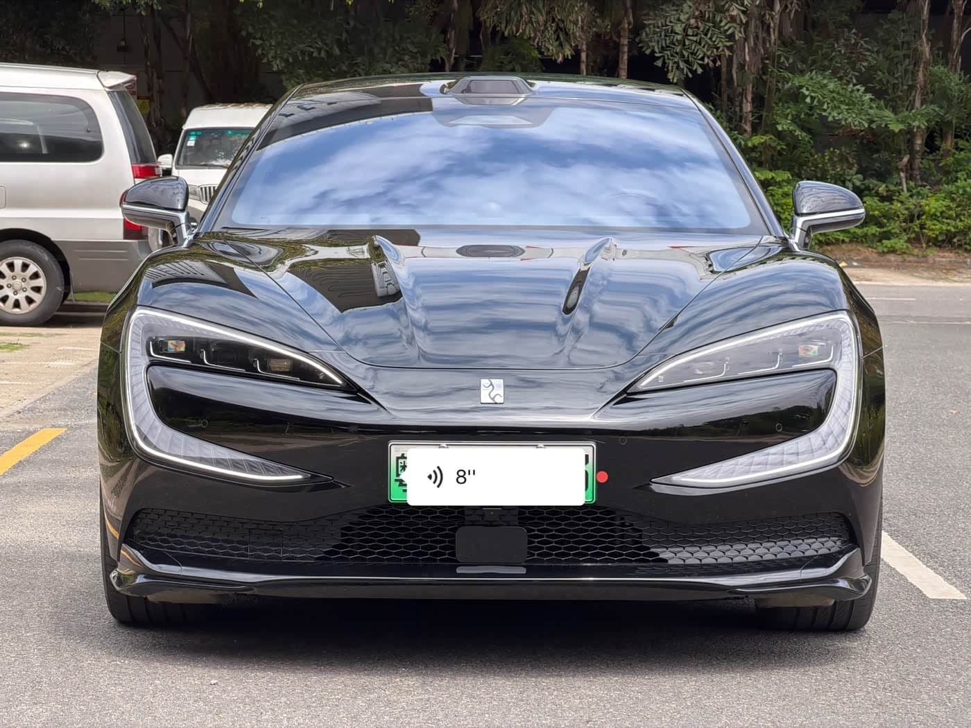 2025 Yangwang U7 Black, 8,300 km, China export – photo 2