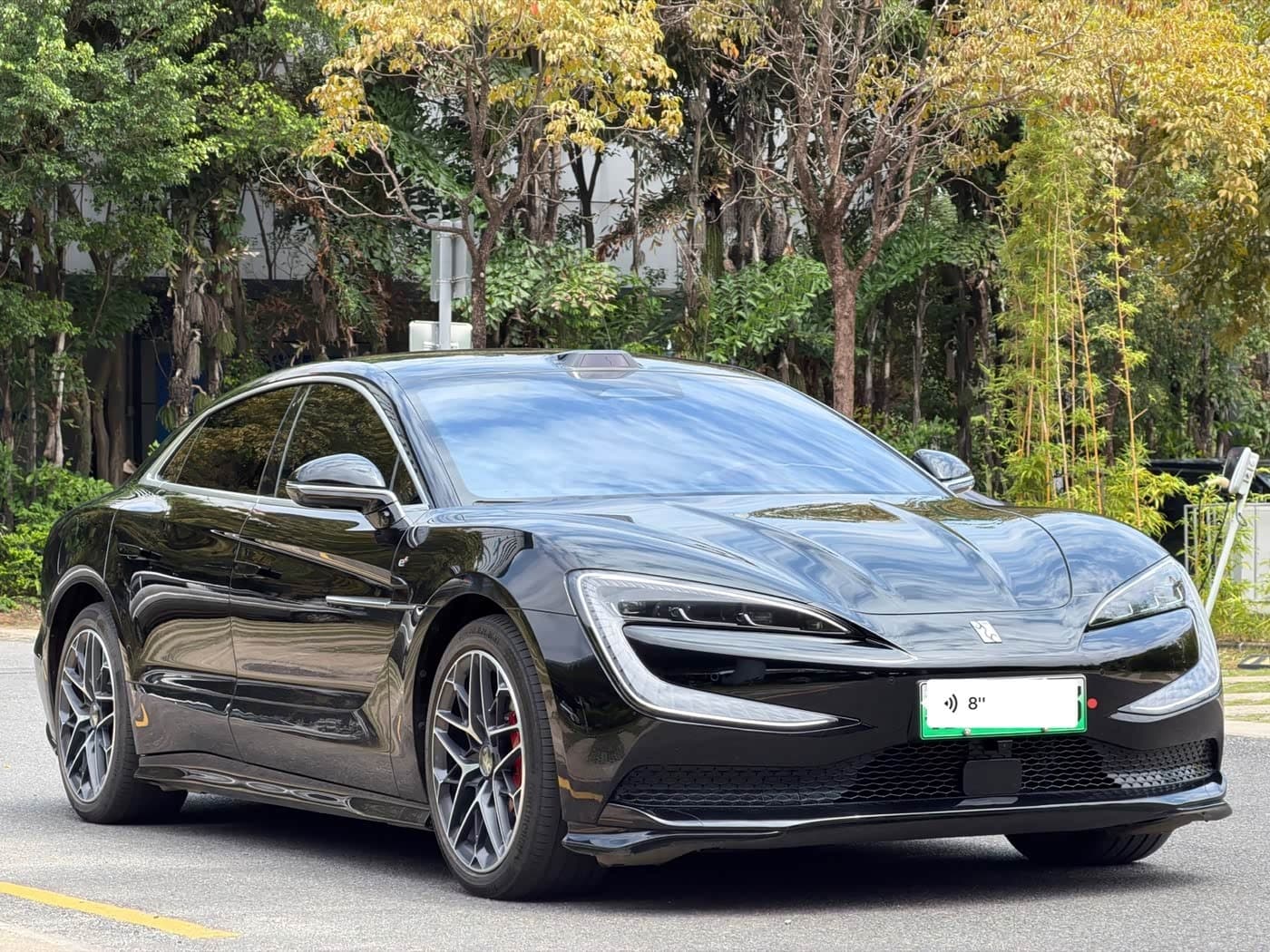 2025 Yangwang U7 Black, 8,300 km, China export – photo 3