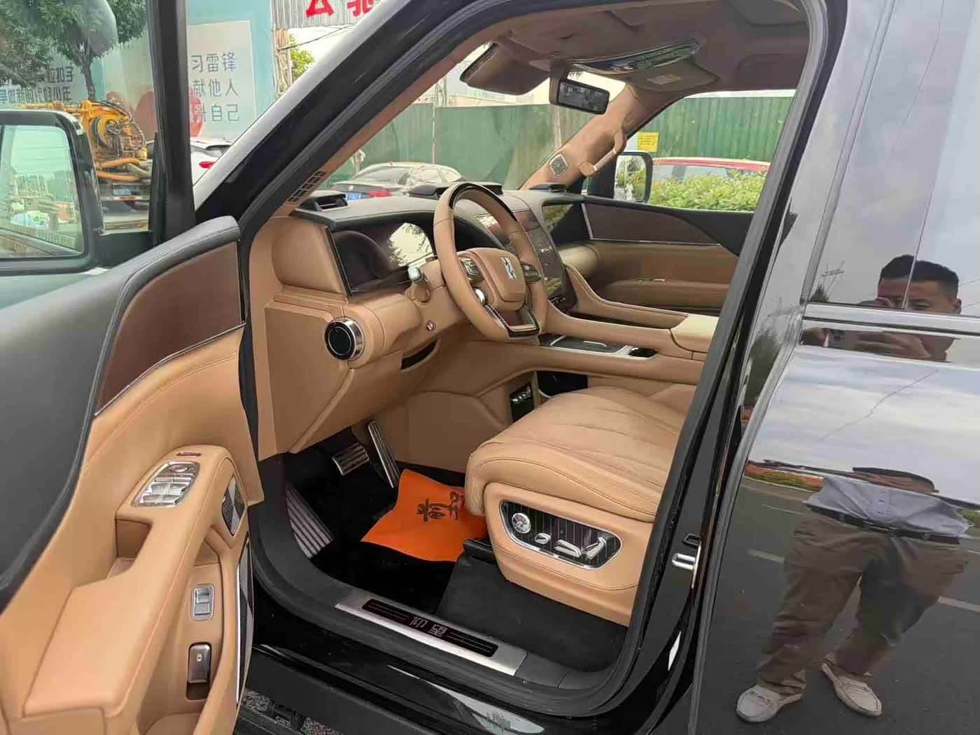 2025 Yangwang U8 L Black, 10,000 km, China export – photo 5